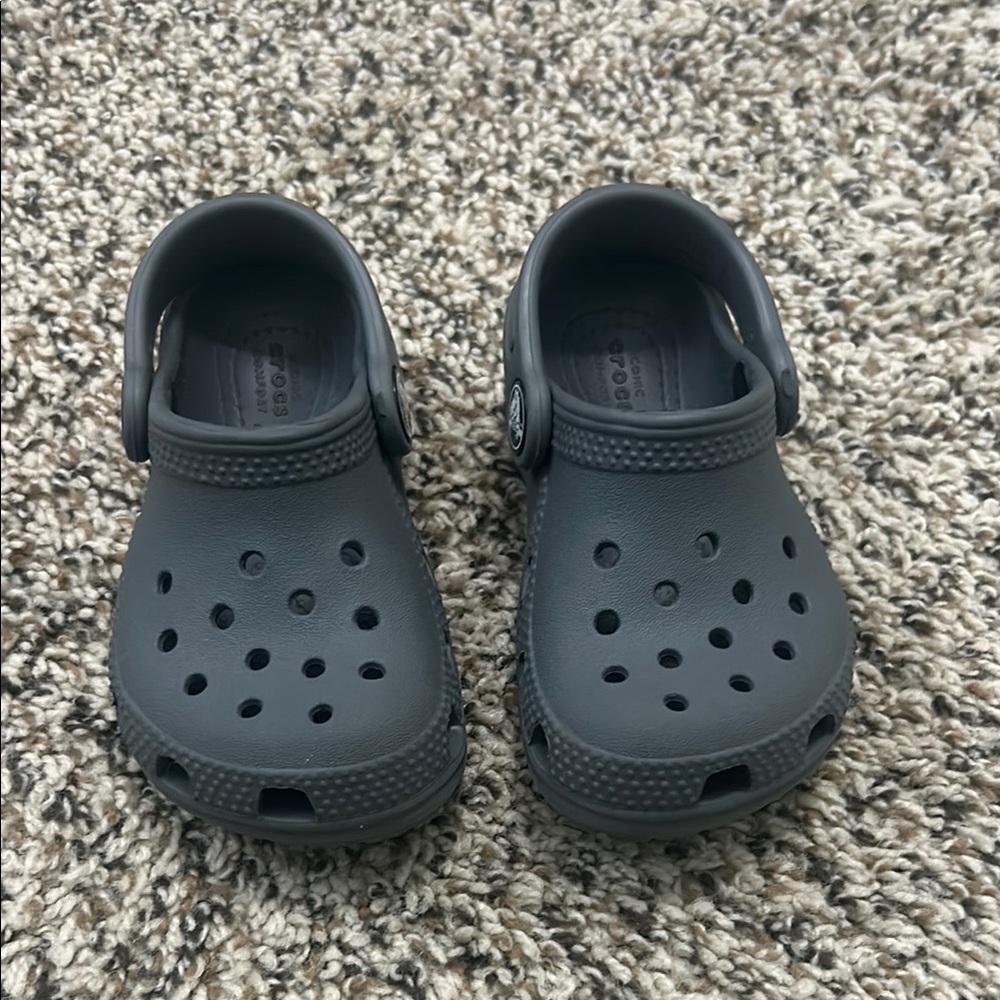CROCS Gray Sandals with Ventilation and Heel Strap - new condition!